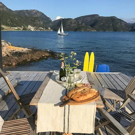 Country With And Dock In 펜션