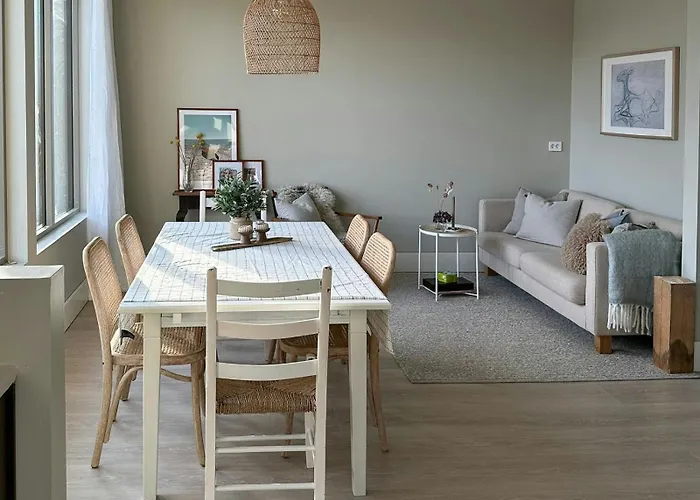 Country With And Dock In Casa de Férias Erfjord